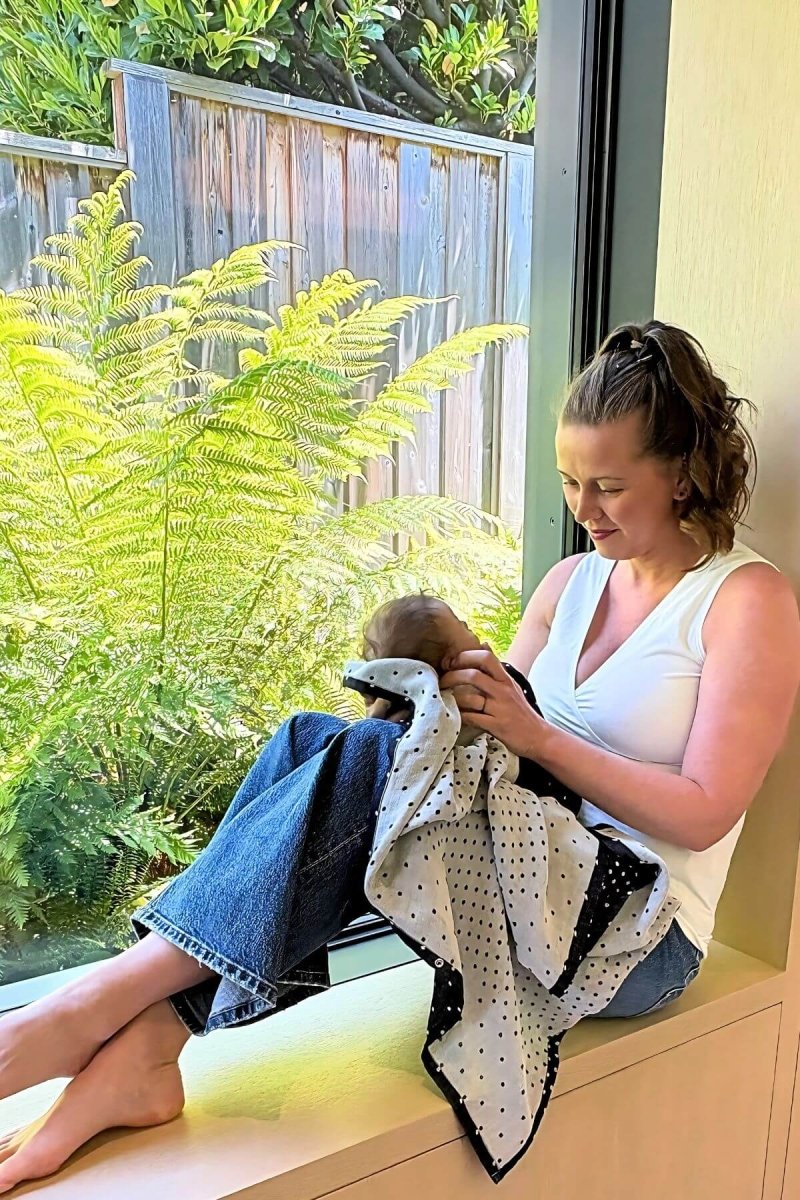 Simple Nursing Tank Pearl seated lifestyle moma and baby