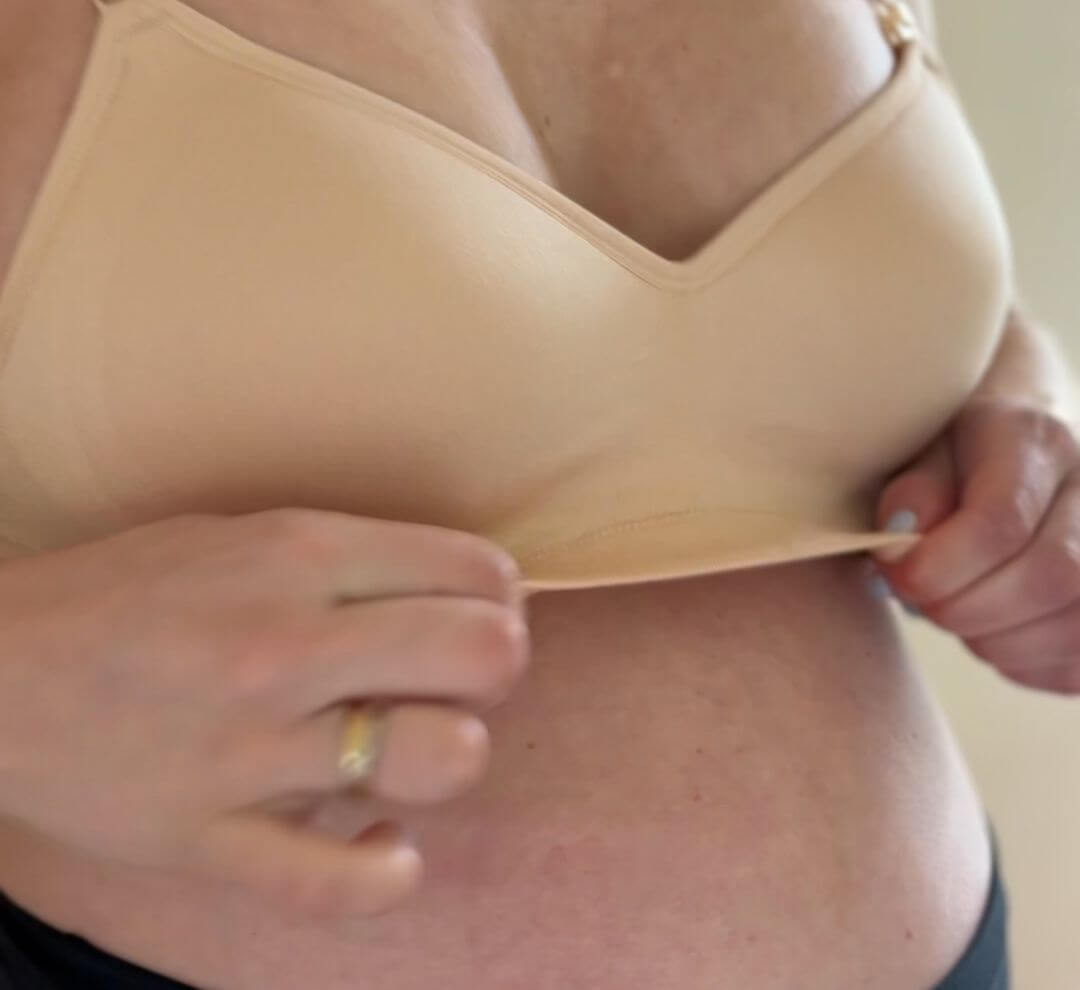 SuperMom Silhouette Seamless Nursing & Pumping Bra featuring premium 4-way stretch fabric for your ultimate comfort_desktop layout