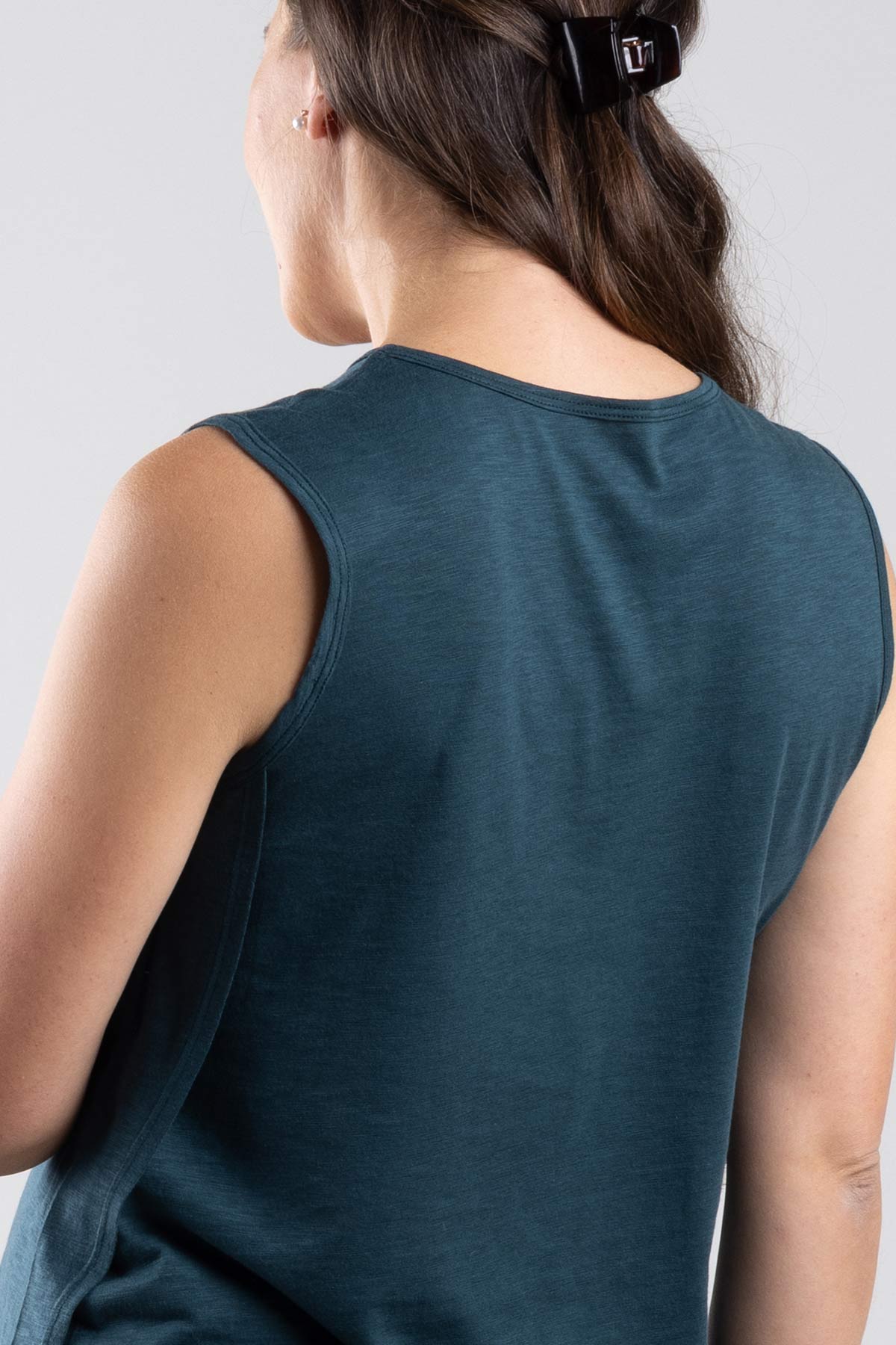 simple wishes elle nursing top in peacock back view on pregnant model